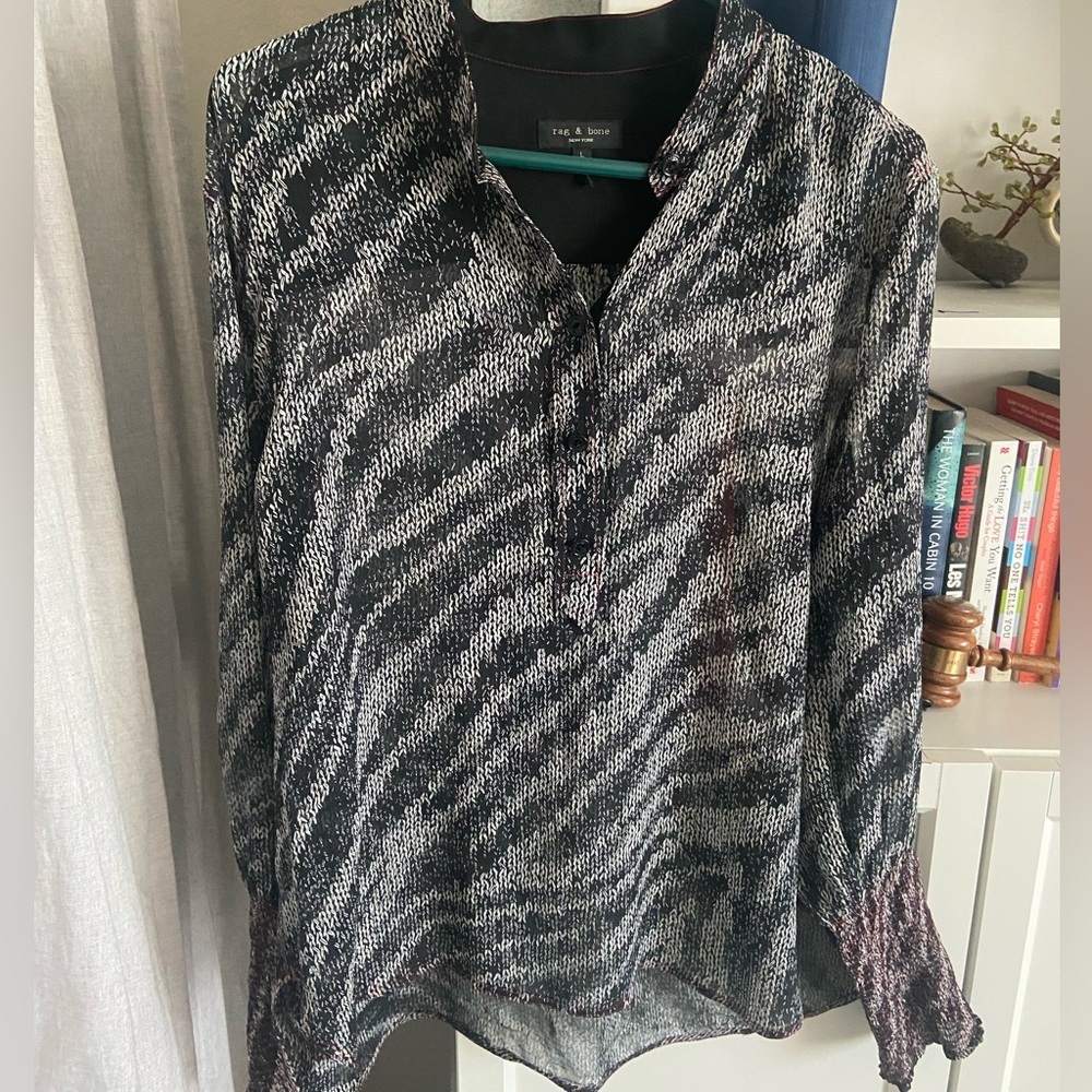 Rag & Bone Black/White Animal Print Flowy Blouse Sz L- Perfect for spring/sunmer